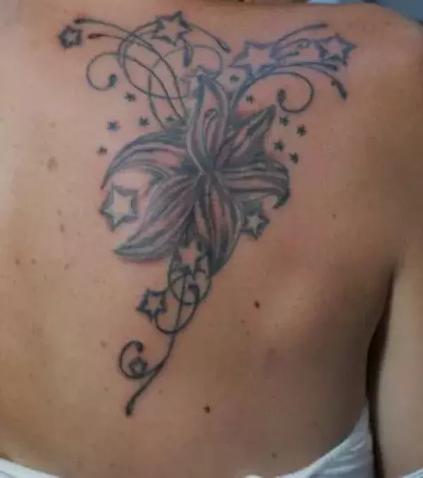 Tribal Tattoo auf dem Rücken