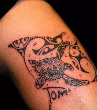 Tribal Tattoo mit Widmung