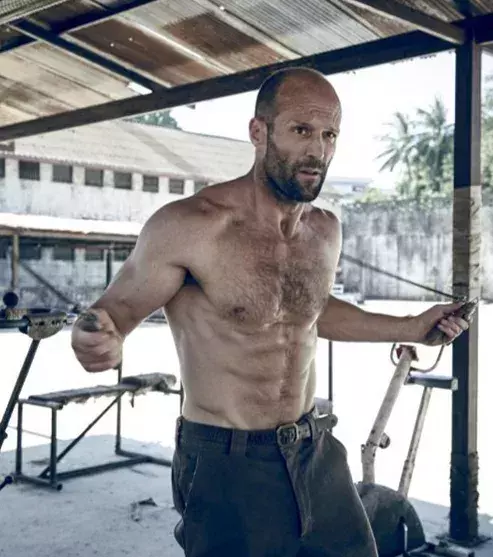 Um so einen Körper zu bekommen, hat er wohl ein bisschen Zeit im Fitnessstudio investiert