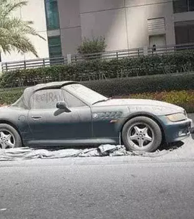 Verwahrlostes Auto: Nur Reiche haben solche Probleme