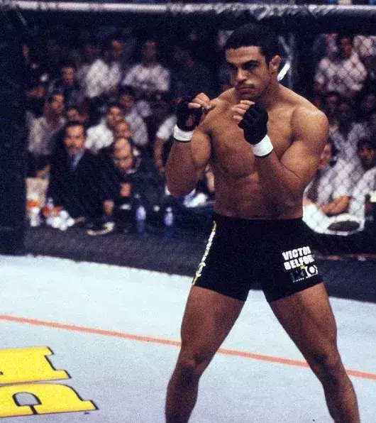 Vitor Belfort bei einem seiner ersten Kämpfe in Brasilien im Jahr 1998. Er gewinnt per K.O. gegen Wanderlei Silva in der ersten Runde.