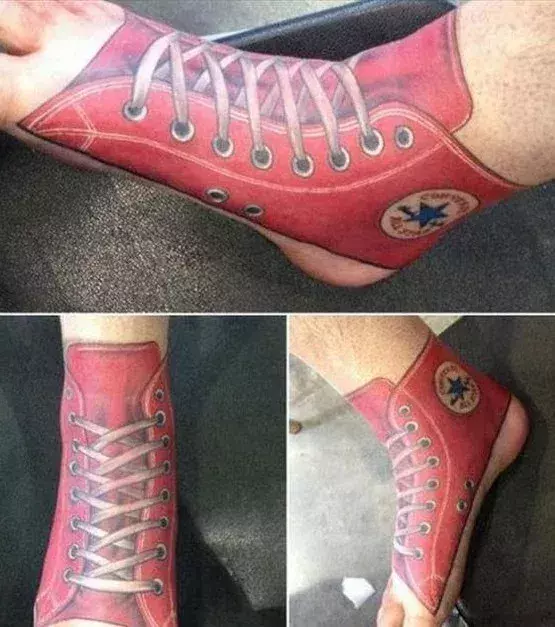 Wenn dieser Mann am Strand spazieren geht, denken bestimmt alle, er hat noch seine Schuhe an