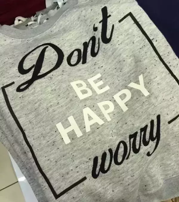 Wenn du dir keine Zeit nimmst, den Aufdruck richtig zu lesen (die Reihenfolge der Worte ist verwirrend), trägst du bald das pessimistischste T-Shirt der Welt!