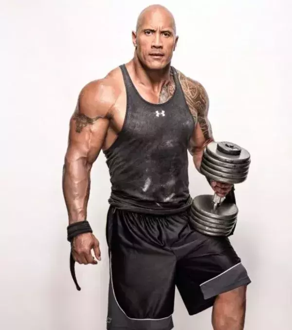 Wer in Hollywood von Muskeln spricht, denkt sofort an The Rock. Wir können nachvollziehen wieso