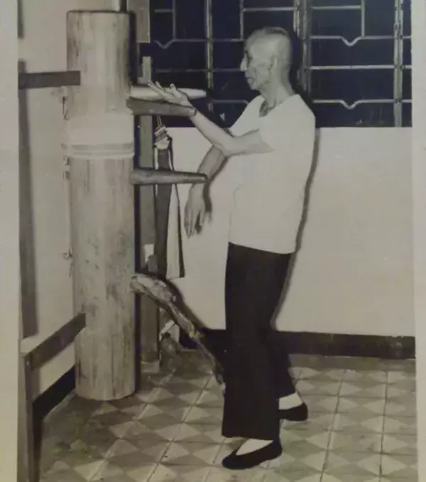 Yip Man, emblematische Figur des Wing Shu. Er war auch der Meister eines gewissen Bruce Lee…