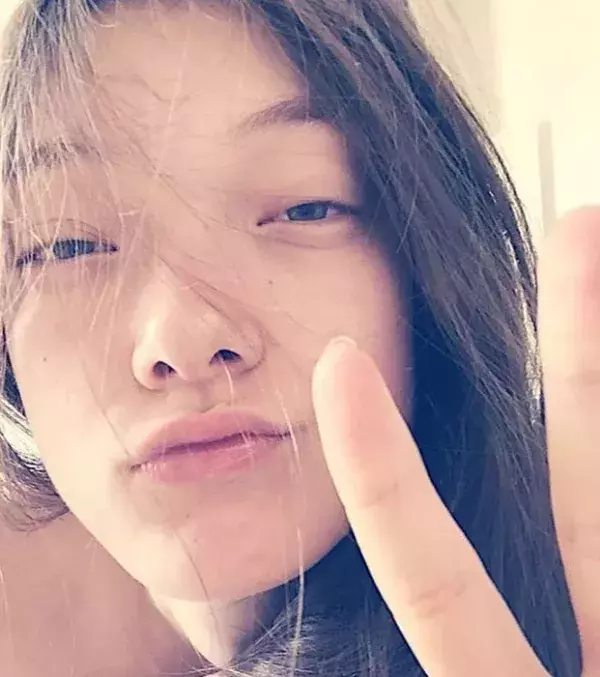 Yumi Lambert lief 2014 und 2015 auf der Victoria's-Secret-Modeschau. Hier postet sie ein Guten-Morgen-Selfie
