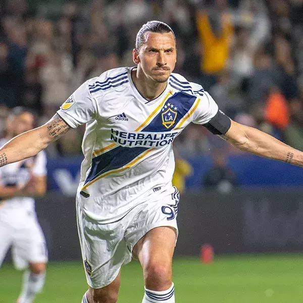 Zlatan Ibrahimovic sorgt auch neben dem Spielfeld für viel Aussehen. Der brillante Stürmer ist in der schwedischen Nationalelf Rekordtorschütze
