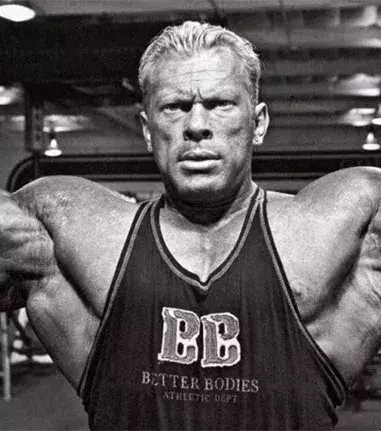 14. Dennis Wolf gewinnt den Arnold Classic und gilt als begabter Kampfsportler.