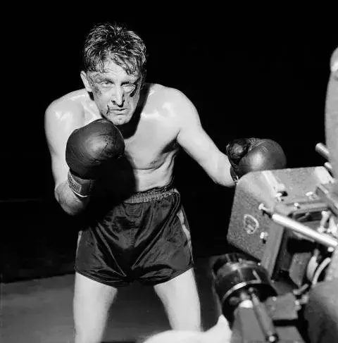 1949: "Zwischen Frauen und Seilen" von Mark Robson ("Champion")