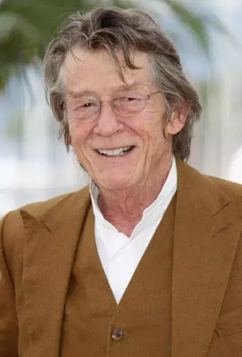 4. John Hurt ist 43 Mal gestorben