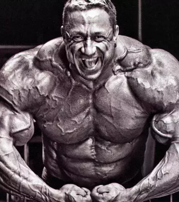 4. Markus Ruhl, „Der deutsche Albtraum“ genannt, beginnt das Bodybuilding mit 19 Jahren und beeindruckt mit seiner Schulterweite. Er wird erster bei den 2000 Toronto Pro.