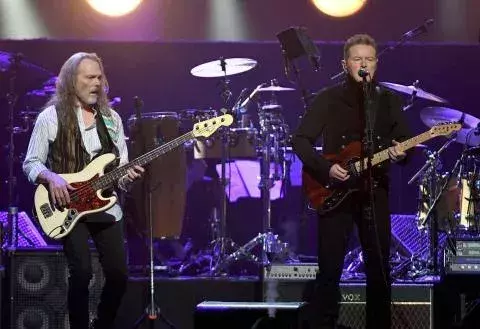 4. Platz: The Eagles mit 100 Millionen Dollar