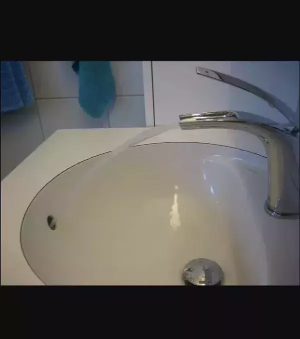 Badezimmer-Fails: Dieser Wasserstrahl trifft genau ins Schwarze!