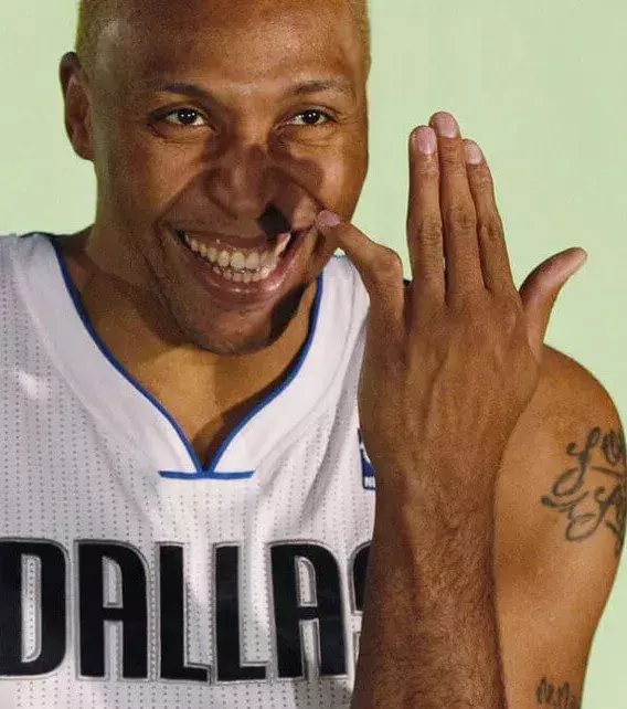 Basketballer Shawn Marion hat sich den Finger mehrmals gebrochen. Seitdem ist er verbogen