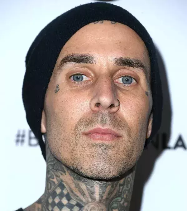 Blink 182-Schlagzeuger Travis Barker und DJ AM überleben einen Flugzeugabsturz 