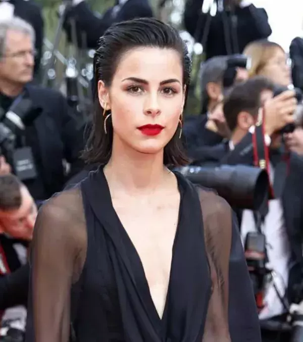 Promis zeigen Haltung: Auf Instagram postete Lena Meyer-Landrut ein Bild mit dem Schriftzug "I love Raute". Sie unterstützt demnach Angela Merkel!