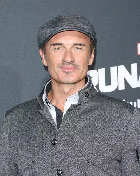 Julian McMahon alias Cole Turner 
