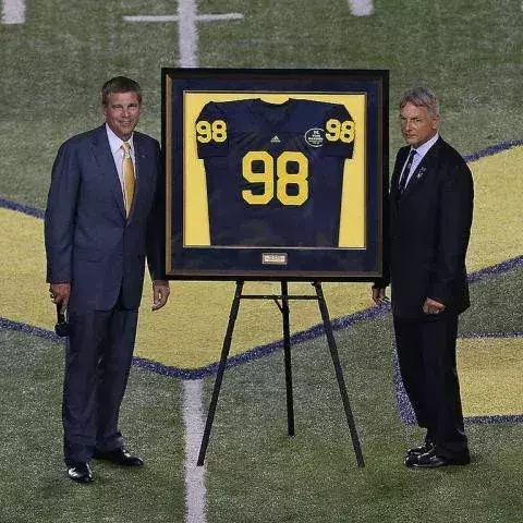 Mark Harmon – American Footballspieler in der Universität 