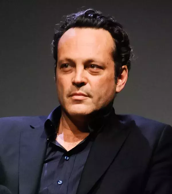 Vince Vaughn ist an der rechten Hand beeinträchtigt