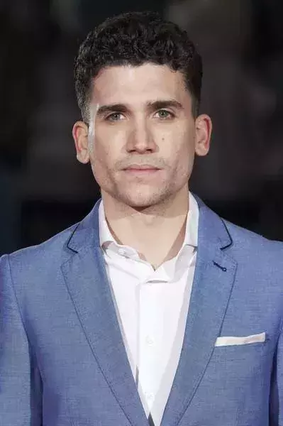 Wie seine Freundin Maria Pedraza wurde auch Jaime Lorente durch die Serie "Haus des Geldes" mit seiner Rolle als Denver bekannt.