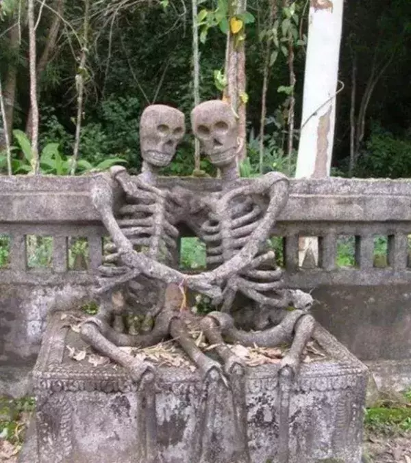 Außergewöhnliche Gräber: Bis dass der Tod sie scheidet...