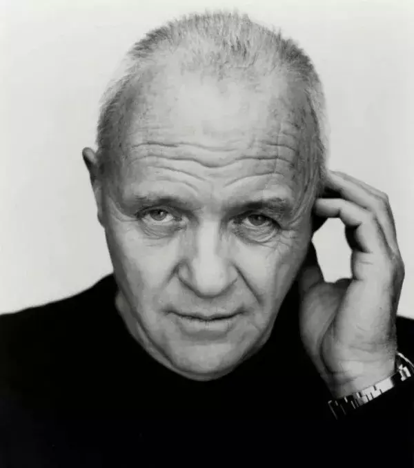 Anthony Hopkins suchte verzweifelt nach einem von George Feifer veröffentlichten Werk, das unmöglich zu finden war. Er wollte sich damit auf seine Rolle in dem Film „Das Mädchen von Petrovka“ vorbereiten...