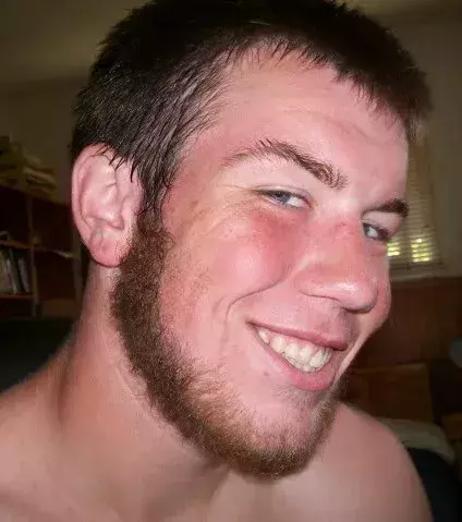 Der Chin Strap: Entweder bist du in den 70ern geboren oder du bist jünger. Dann bist du ohne Zweifel ein Serienkiller…