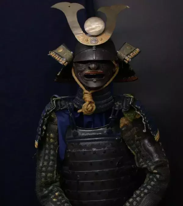 Die Samurai mussten ihre Rüstung zu jedem Kampf tragen. Die Samurai-Rüstung diente zur Anpassung der Bewegungen der Krieger.