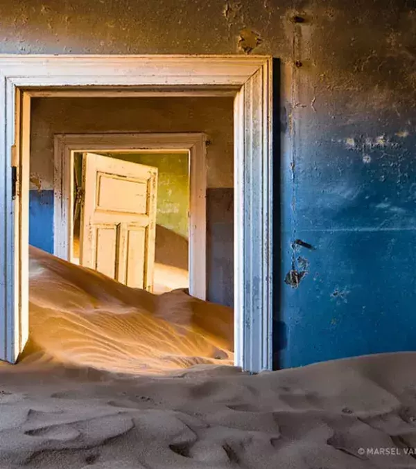 Dieses Bild wurde in einer verlassenen Minenstadt in Namibia aufgenommen