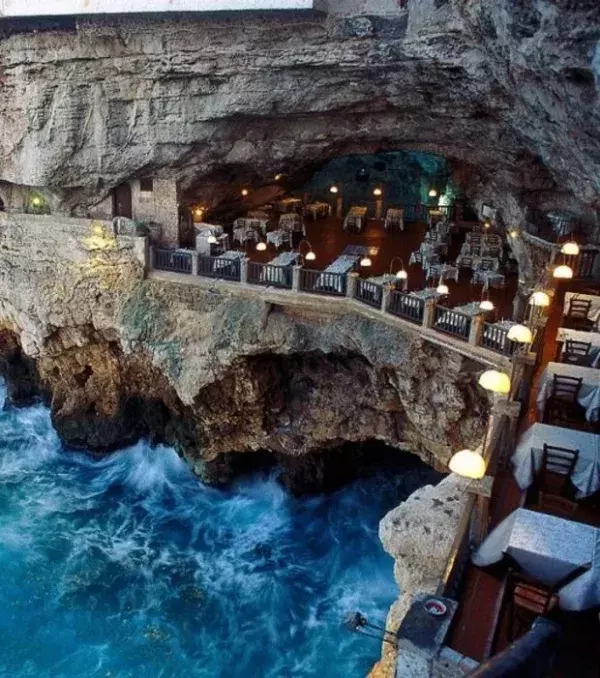 Grotta Palazzese, Apulien, Italien