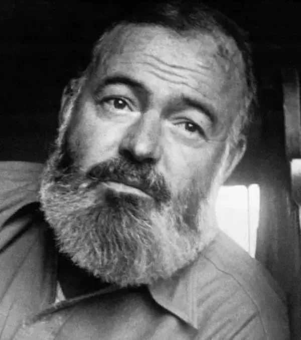 Litt Ernest Hemingway unter Verfolgungswahn? Um seine Paranoia zu heilen, wurde er mit Elektroschocks behandelt. Aber der Schriftsteller war nicht verrückt: Das FBI hatte ihn tatsächlich abgehört