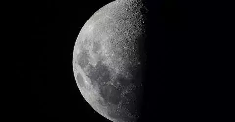 September / Die NASA schickt Ausrüstung zum Mond