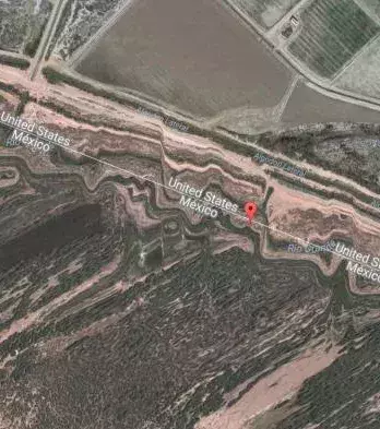 Geheime Orte bei Google Maps: Hudspeth County, Texas. Dort wurden Teile der Grenze zwischen Mexiko und Texas verschwommen gemacht. Niemand weiß, warum, es wird aber spekuliert, dass es sich um eine für den Drogenhandel wichtige Route handeln könnte.