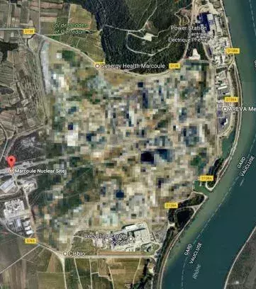 Geheime Orte bei Google Maps: Nuklearanlage Marcoule, Frankreich. Das Kraftwerk ist seit 1984 stillgelegt, soll aber noch der Forschung dienen. Auf Google Maps sind große Flächen stark verpixelt worden und deshalb nicht erkennbar.