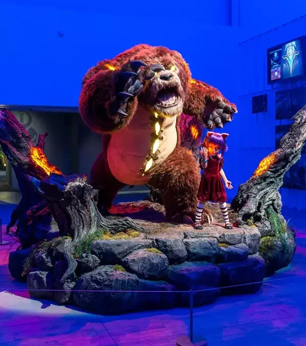 Annie und Tibbers empfangen Mitarbeiter und Besucher