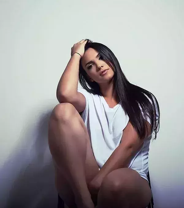 Natascha Encinosa - Die gleiche Pose wie Chun Li