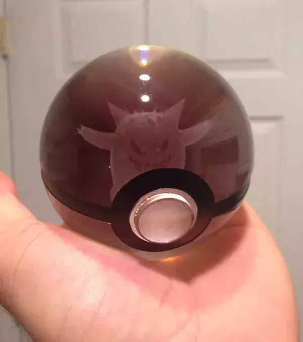PokeMasterCrafter : der unbeleuchtete Pokéball aus Kristall mit Gengar