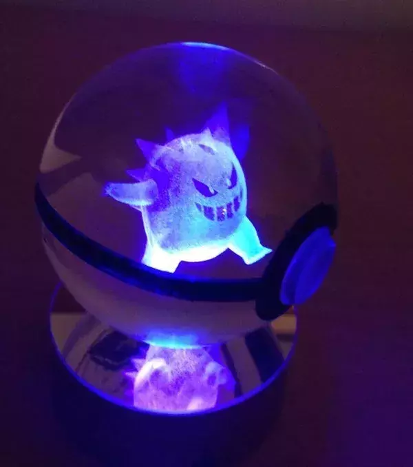 PokeMasterCrafter : Ein Leuchtpokéball aus Kristall mit Gengar drin