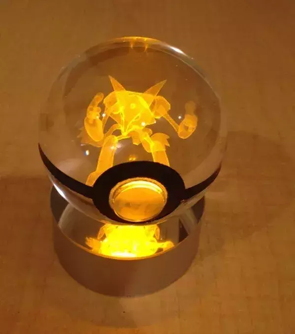 PokeMasterCrafter : Ein Leuchtpokéball aus Kristall mit Simsala drin