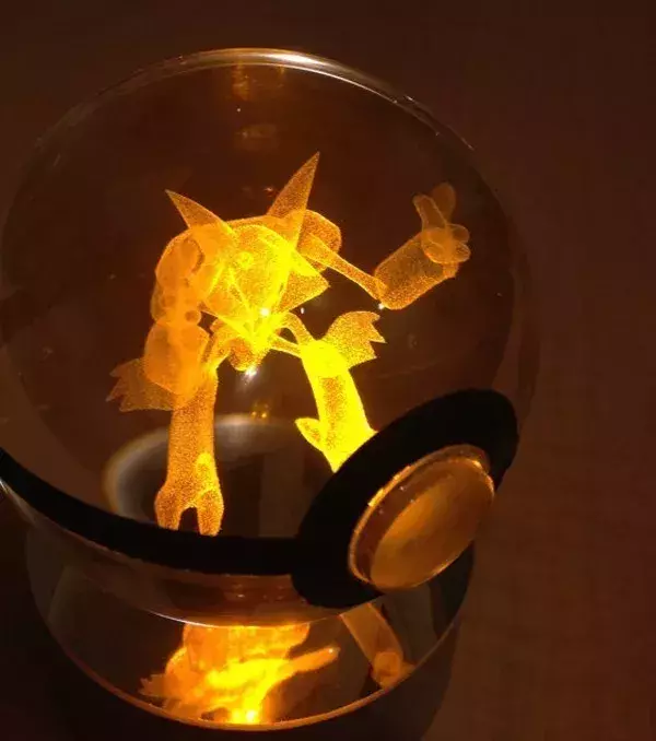 PokeMasterCrafter : Ein Leuchtpokéball aus Kristall mit Simsala drin