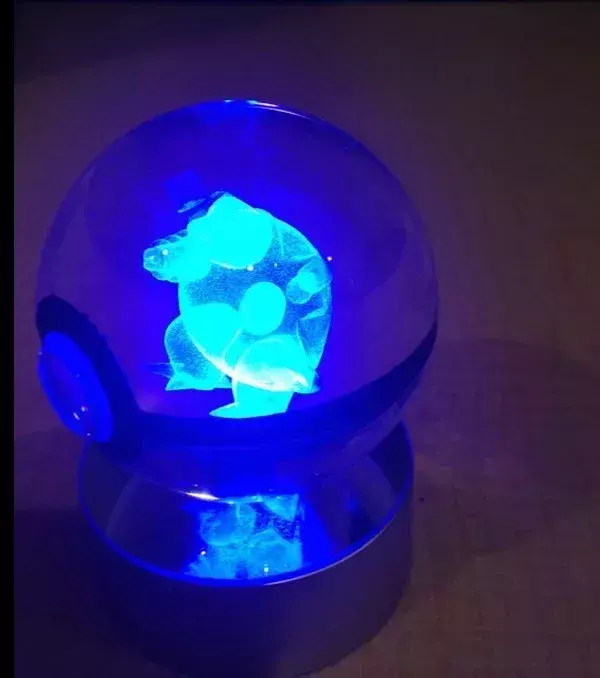 PokeMasterCrafter : Ein Leuchtpokéball aus Kristall mit Turtok drin