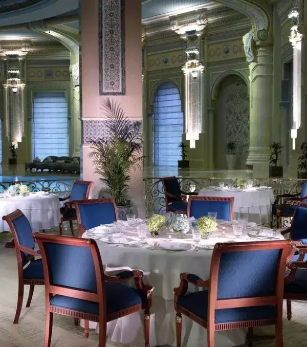 Unter den zahlreichen namenhaften Gästen, haben sich auch schon Donald Trump und Barack Obama in dem Hotel aufgehalten
